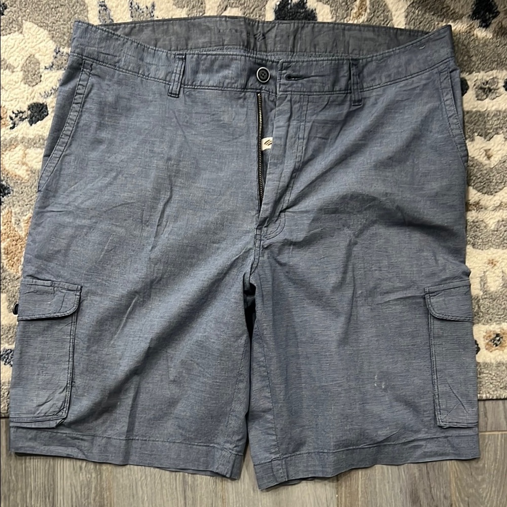 Joseph Abboud Gray Cargo Shorts with Knee-Length Design